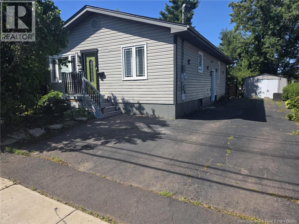 98 Cedar St, Moncton, NB E1C 7L4