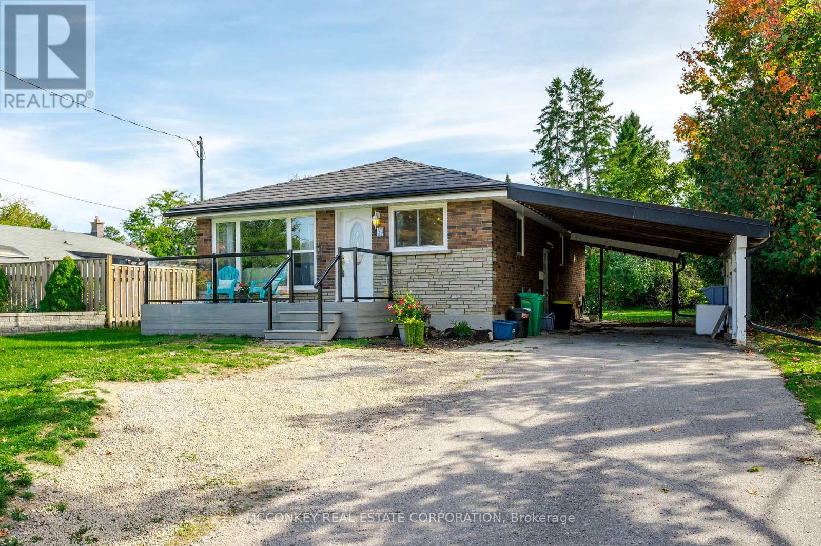 18 Daleview Ave Ward 2 Ave, Peterborough, ON K9J 1L5