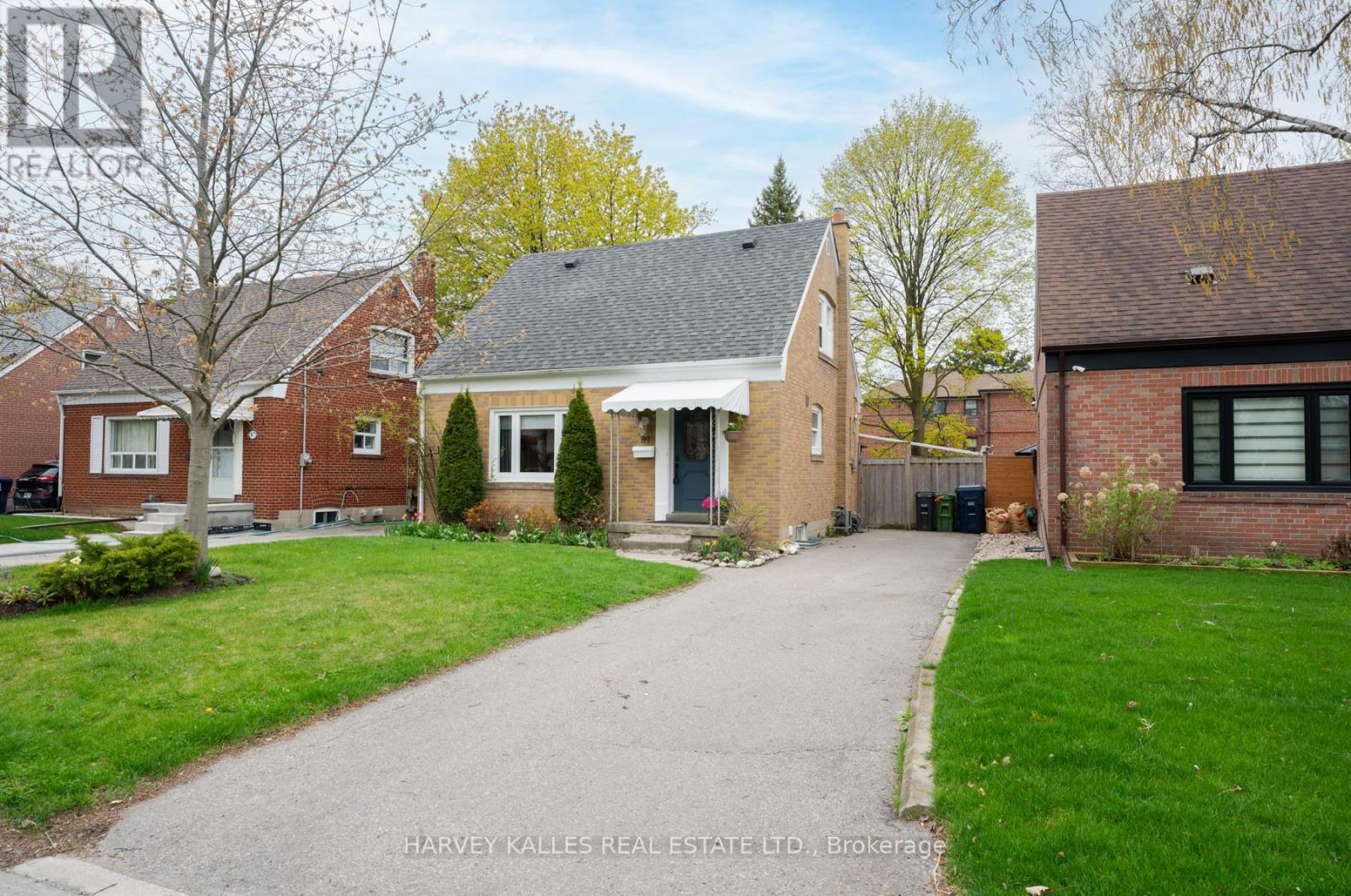 89 Charleswood Dr, Toronto, ON M3H 1X5