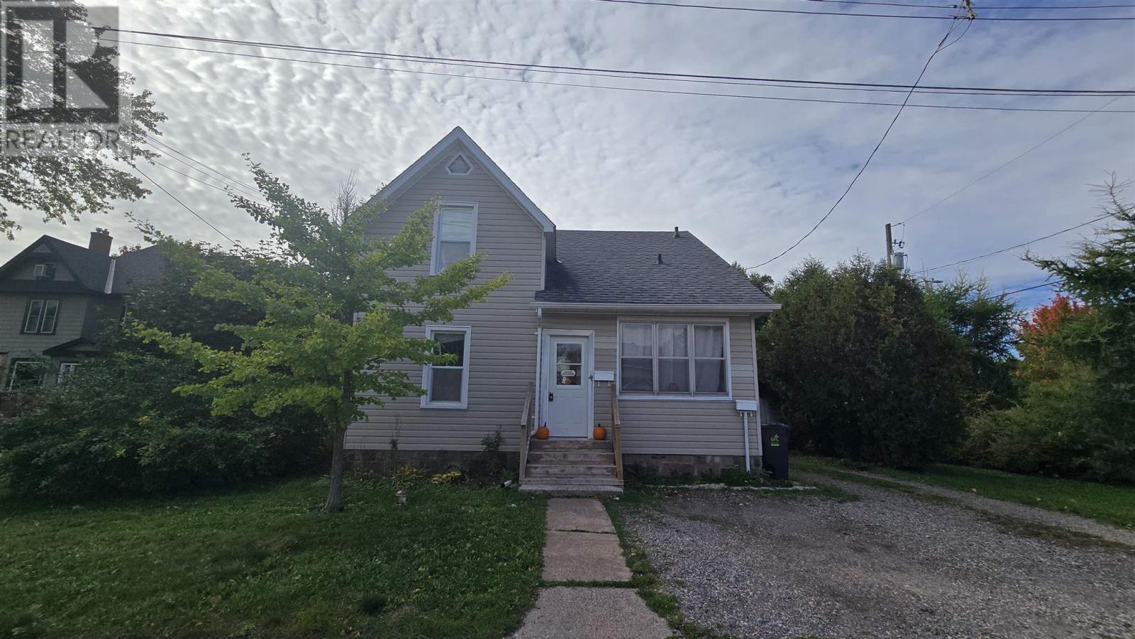 4 Lansdowne Ave, Sault Ste. Marie, ON P6B 1K3