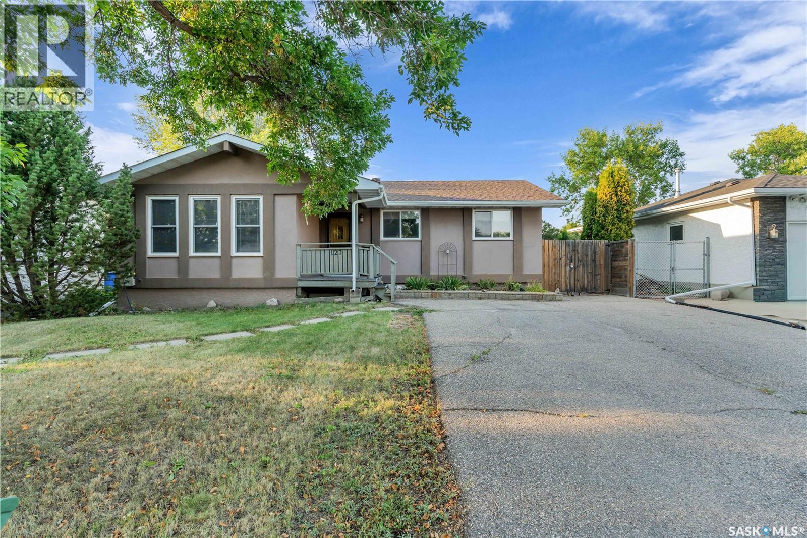 127 Scrivener Cres, Regina, SK S4N 4V6