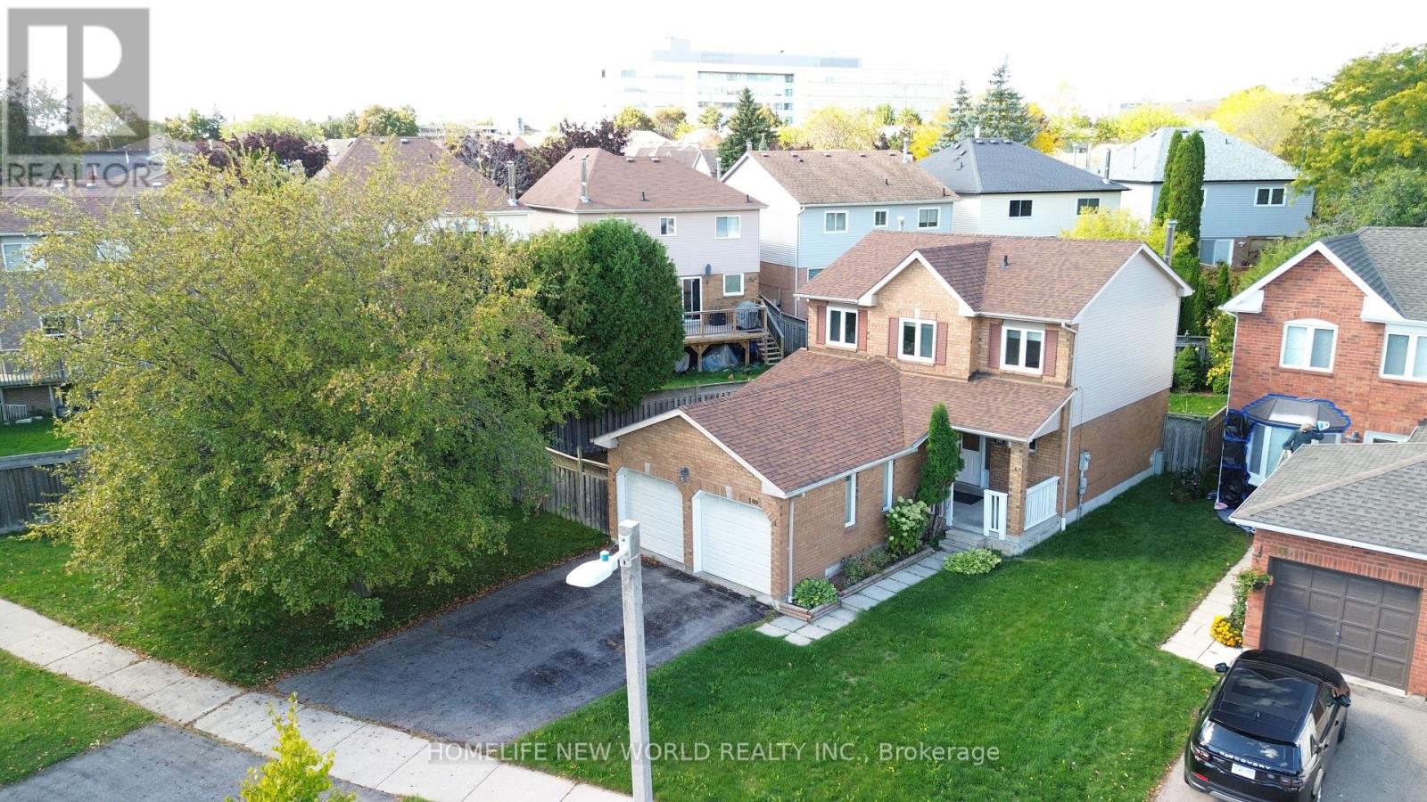 100 Bassett Blvd, Whitby, ON L1N 8X3
