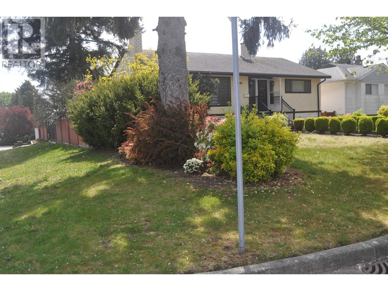3796 Peter St, Burnaby, BC V5J 1N4