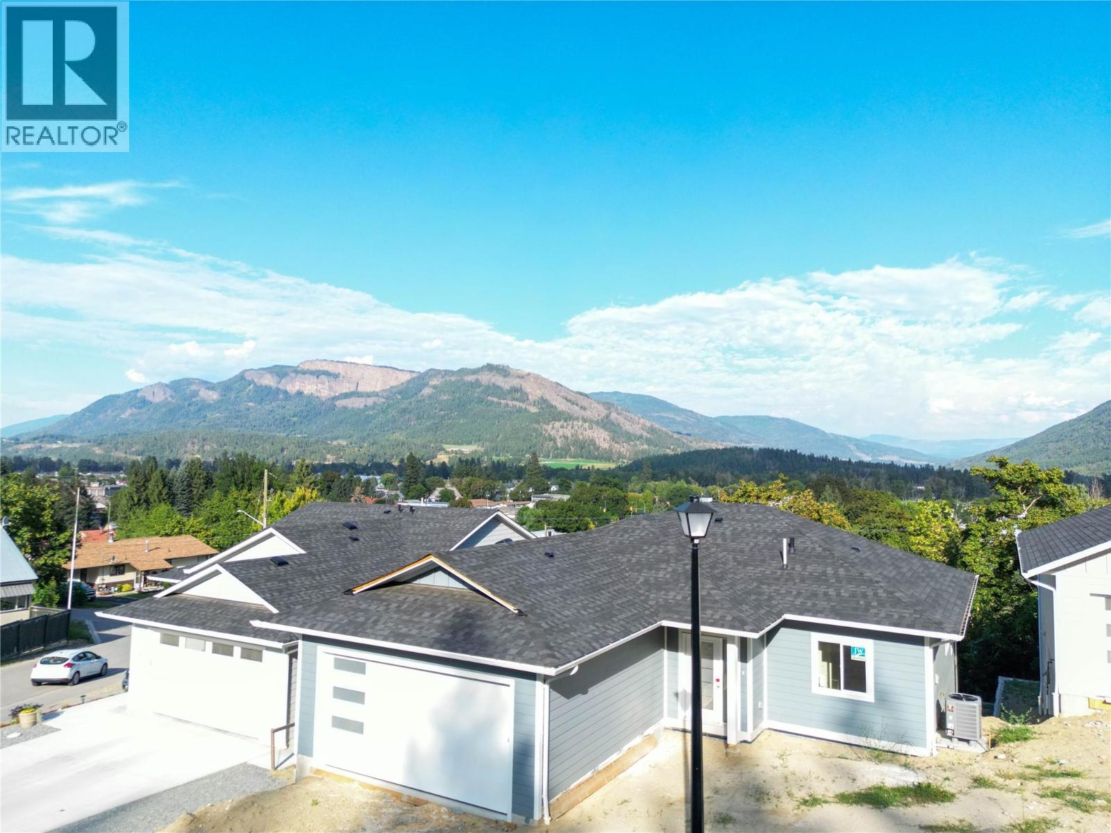 806 Cliff Avenue Unit 102, Enderby, BC V0E 1V1