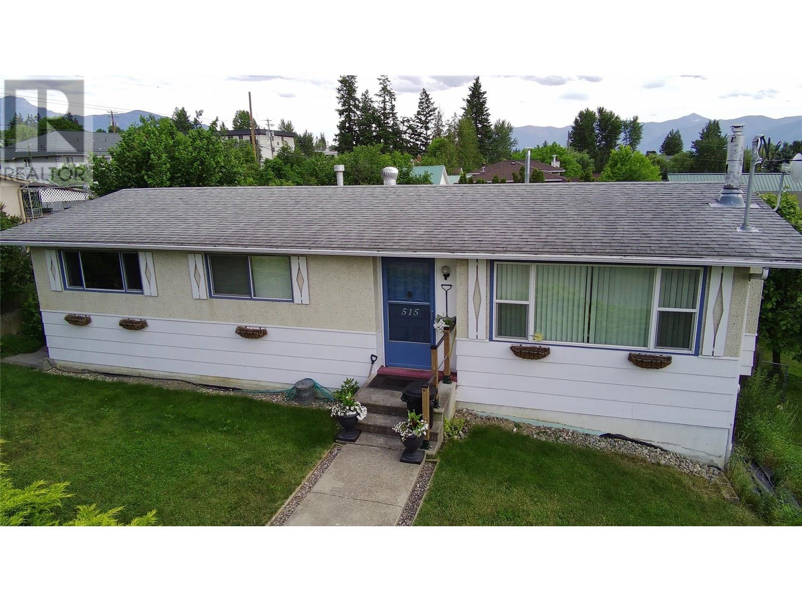515 Canyon St, Creston, BC V0B 1G0