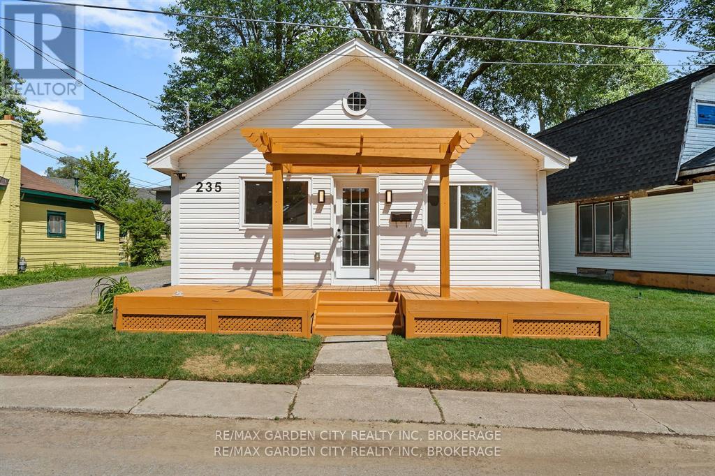 235 Lincoln Rd W, Fort Erie, ON L0S 1B0