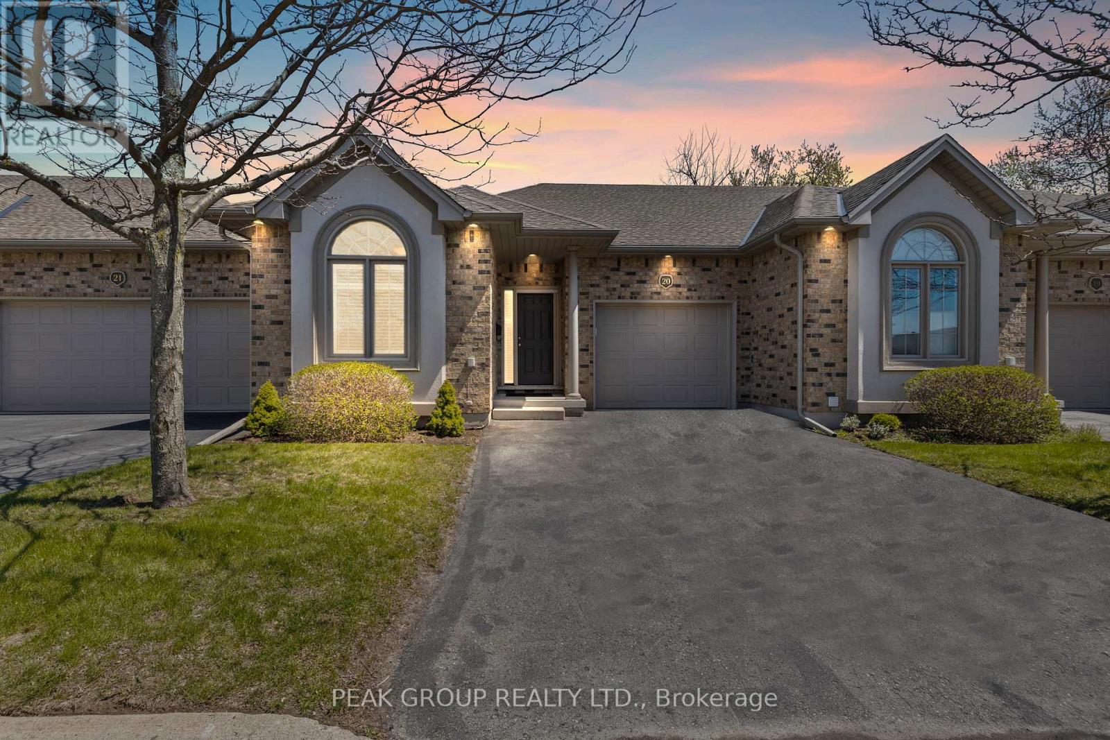 20 4399 Montrose Rd, Niagara Falls, ON L2H 1K1