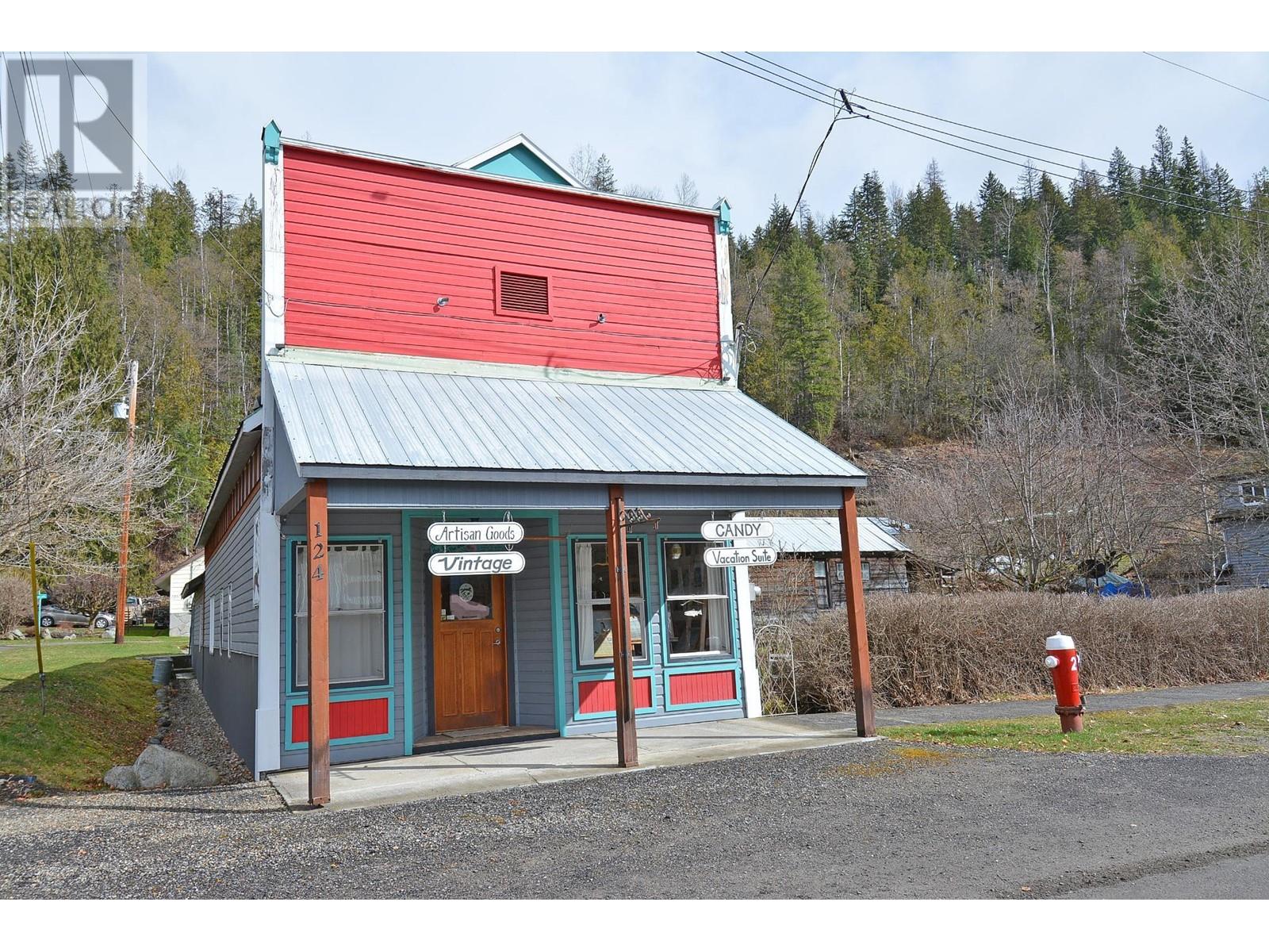 124 Lake Ave, Silverton, BC V0G 2B0