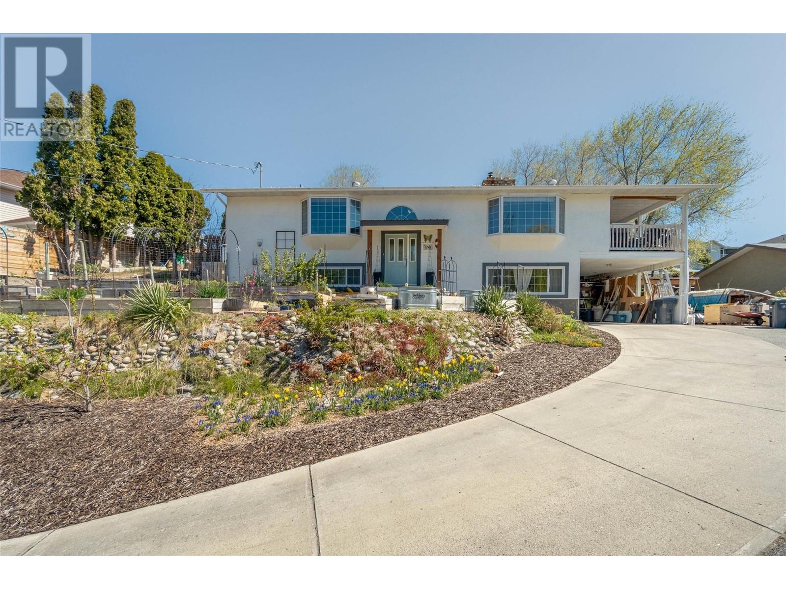 6743 Meadows Dr, Oliver, BC V0H 1T4