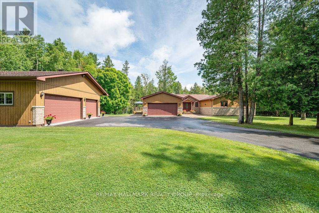206 Deerwood Dr, Ottawa, ON K0A 2H0