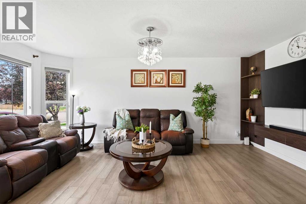 6 Martinvalley Ct NE, Calgary, AB T3J 4L9