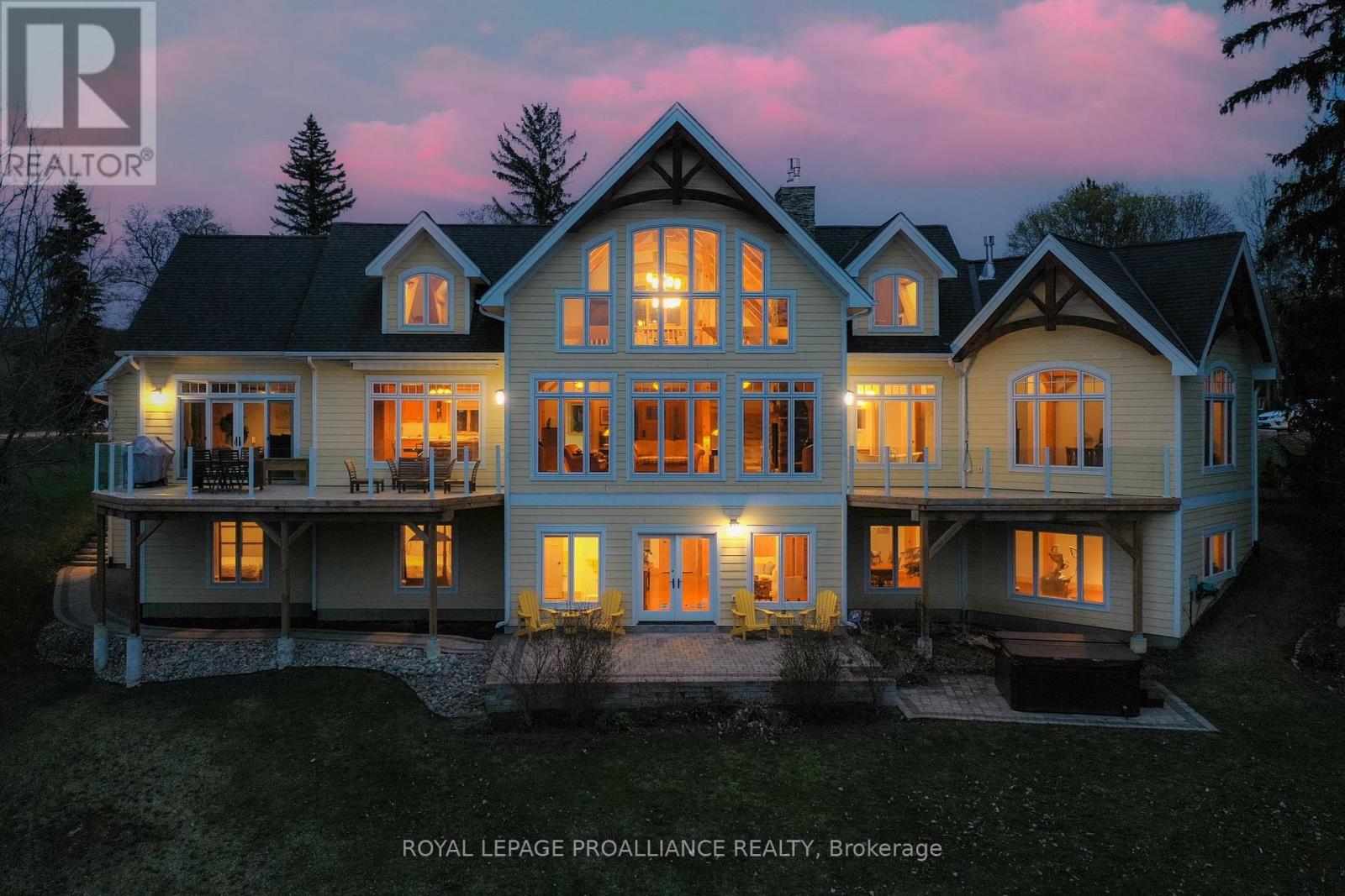 12698 Loyalist Pkwy, Prince Edward County Picton, ON K0K 2T0