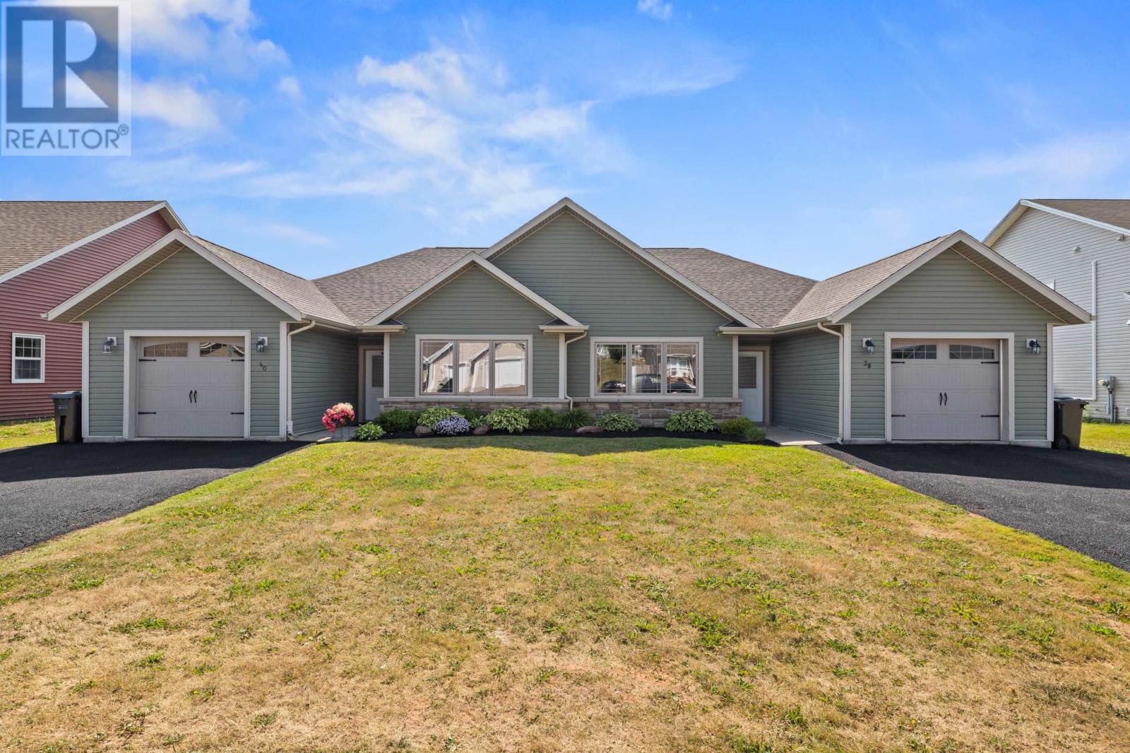 38-40 Parkman Dr, Charlottetown, PE C1C 0T4