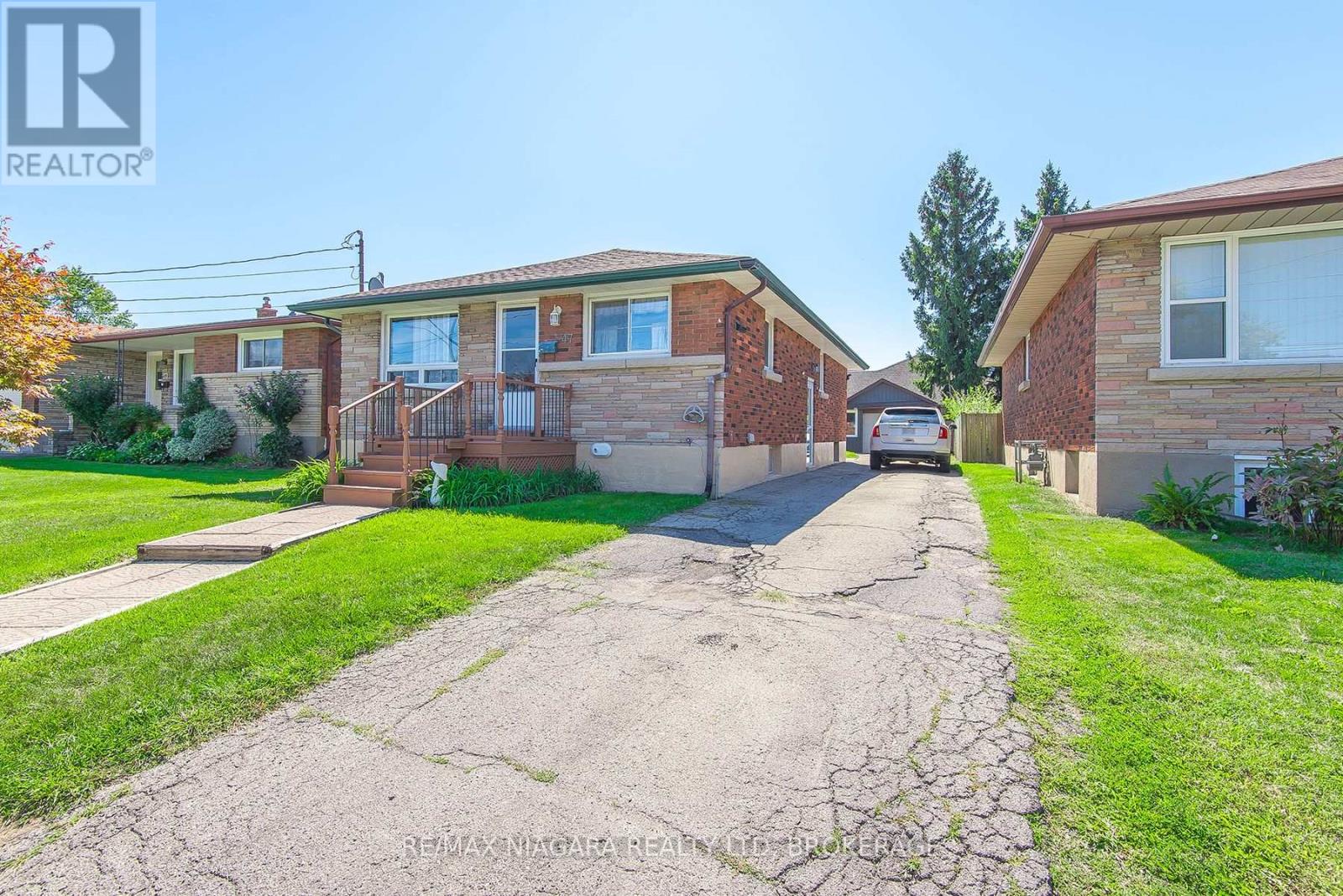 47 Lincoln St, Welland, ON L3C 5H9