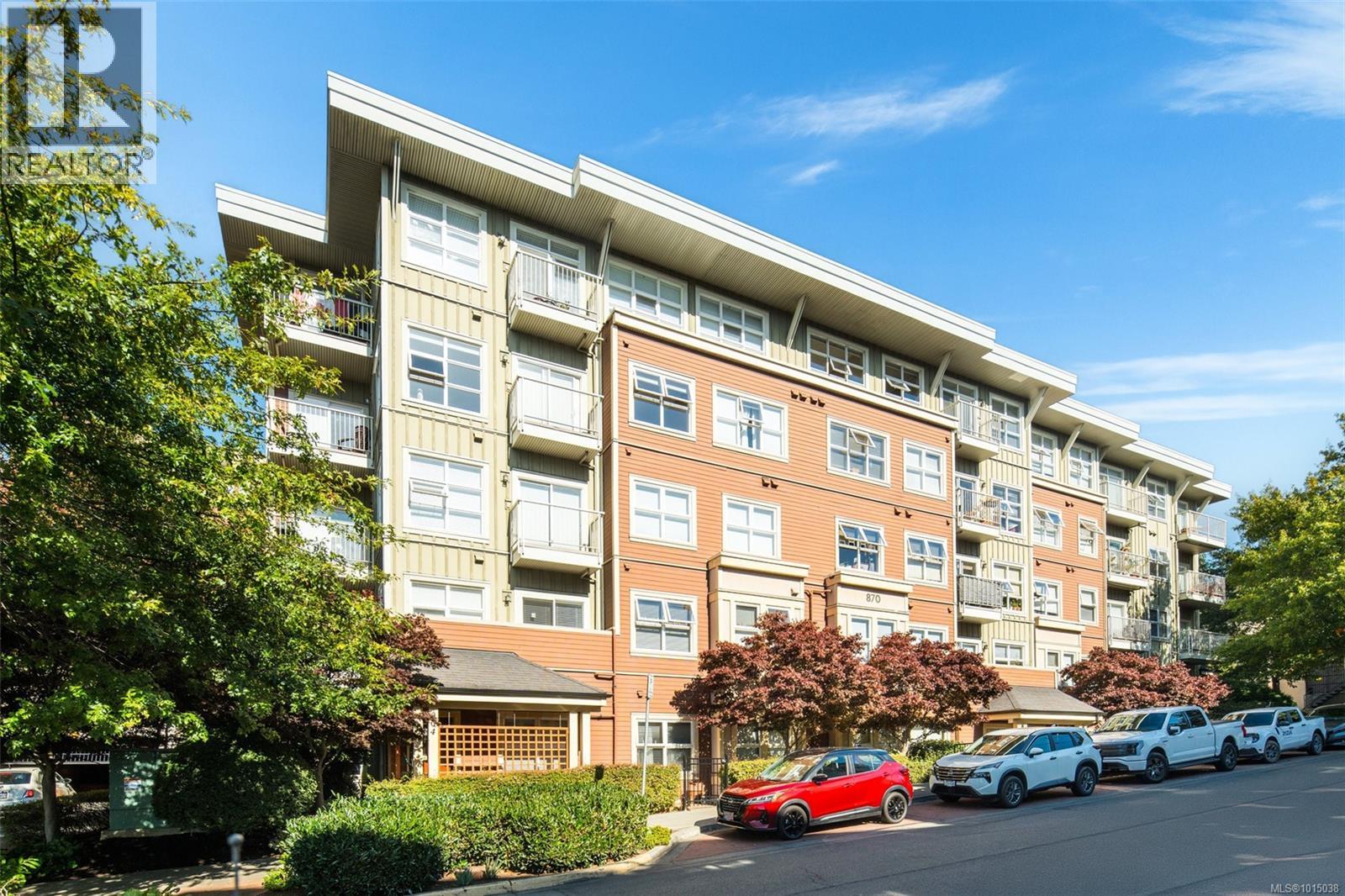 870 Short St Unit 403 St, Saanich, BC V8X 2V5