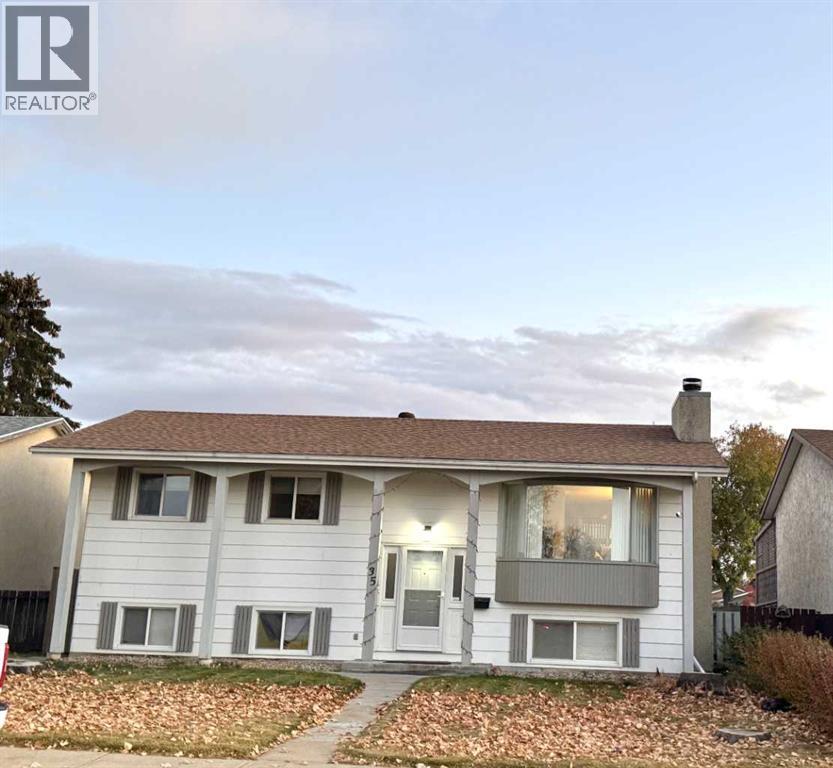 35 Oak St, Red Deer, AB T4P 1R8