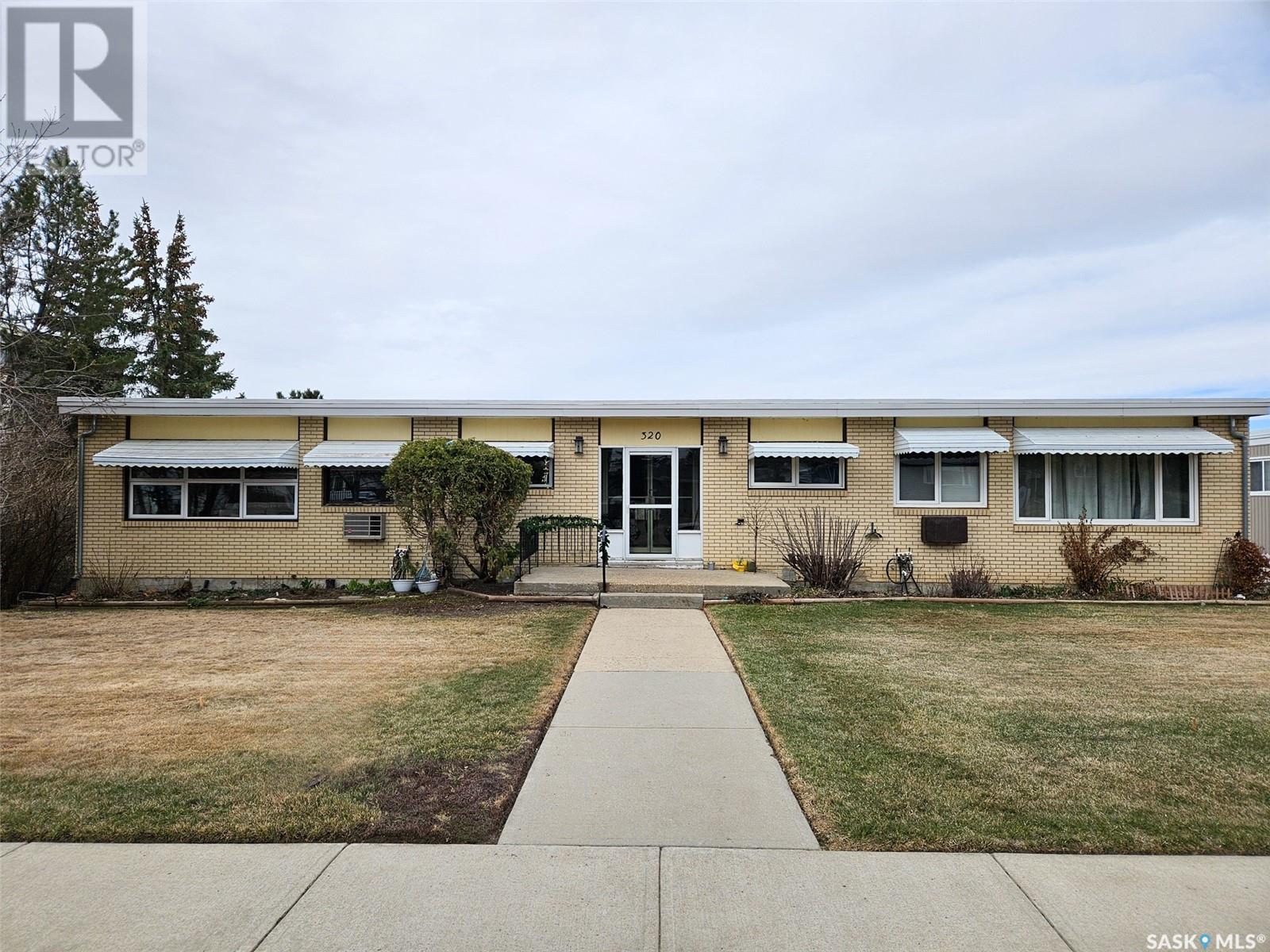 320 13th Avenue Ne Unit 8, Swift Current, SK S9H 2V9