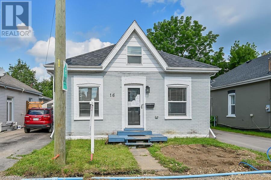 16 Webling St, Brantford, ON N3S 2S7