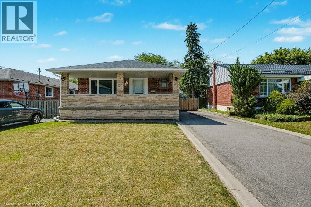 111 Castlefield Dr, Hamilton, ON L8T 3R1