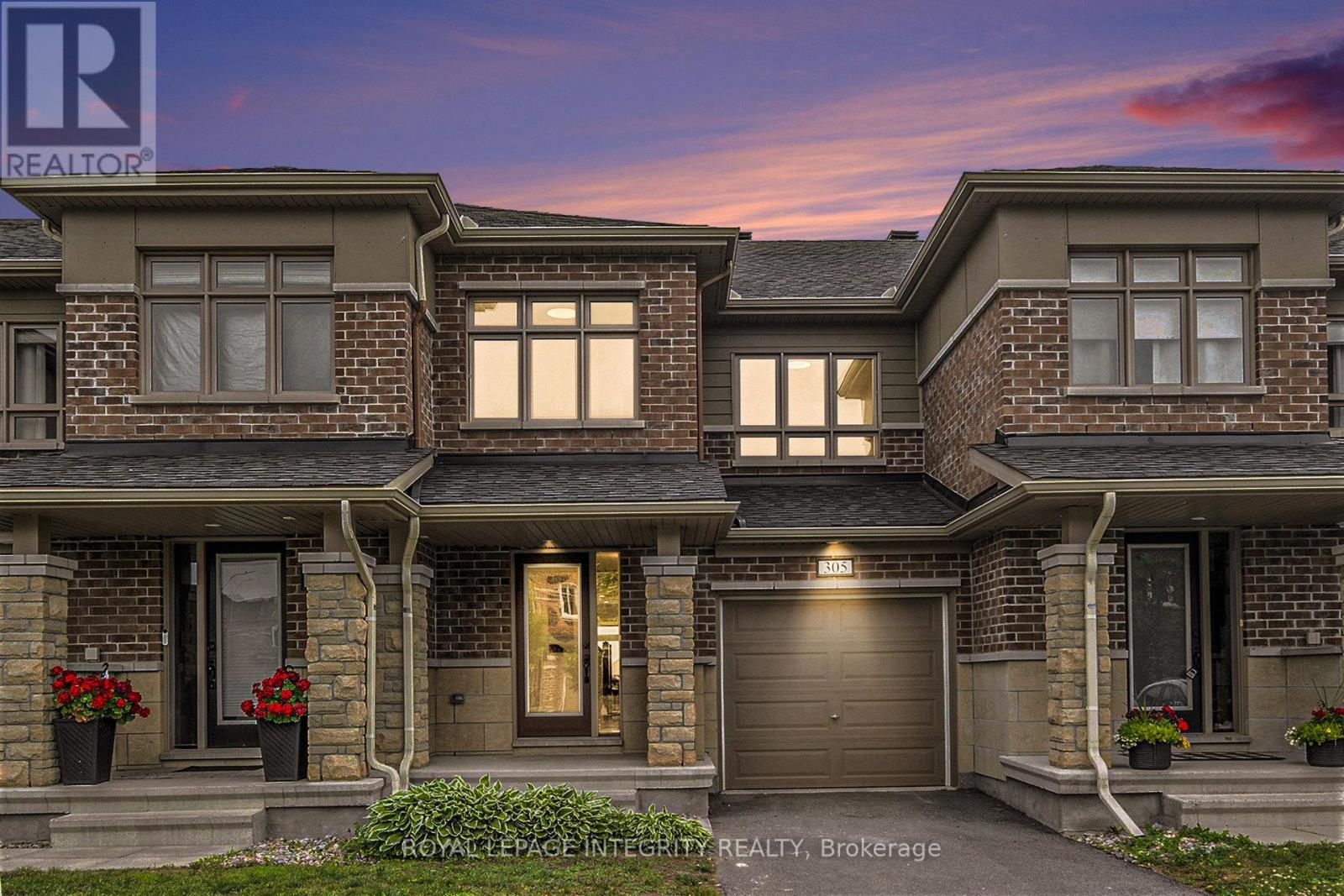 305 Lipizzaner St, Ottawa, ON K2S 0X8