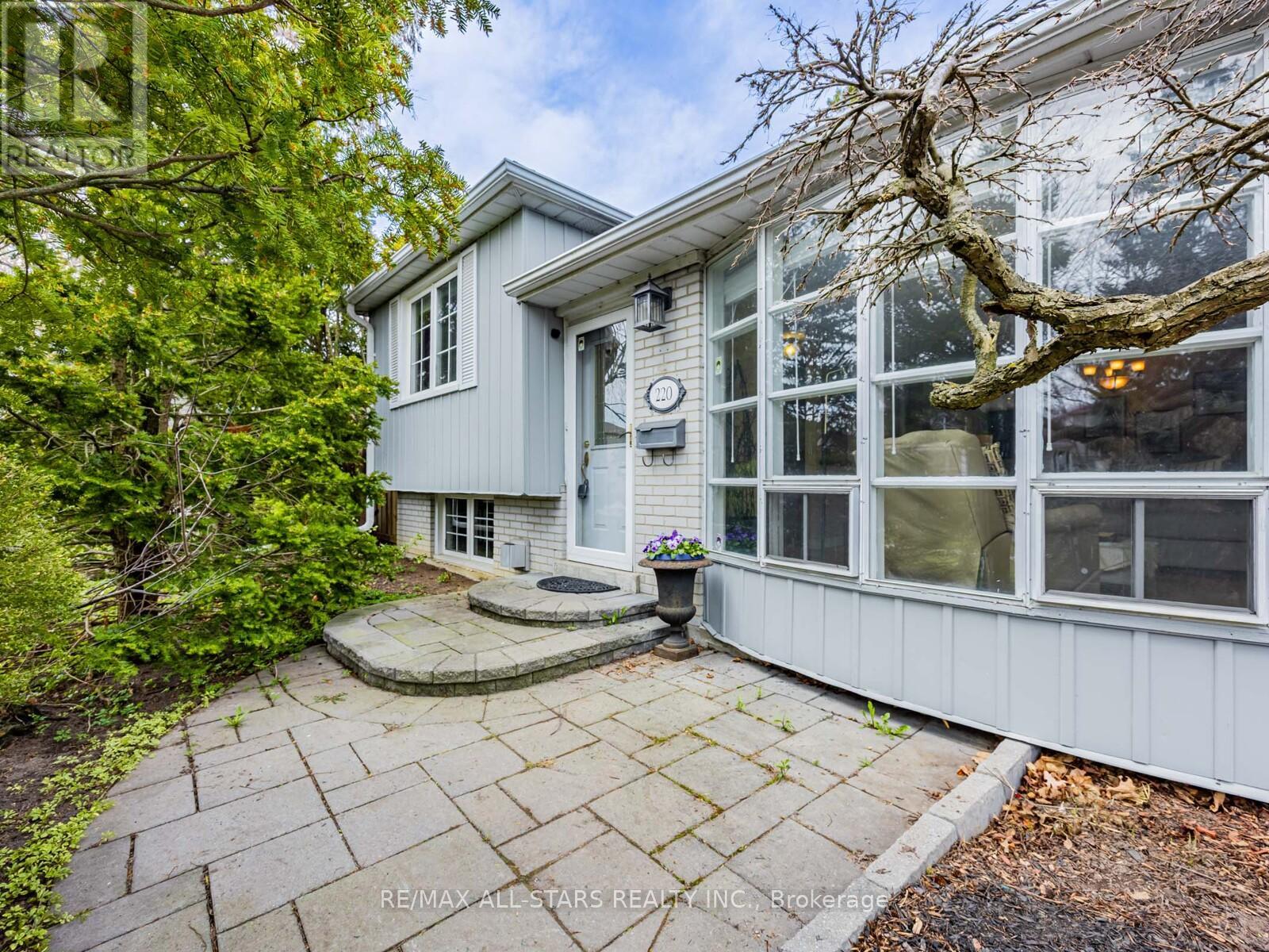220 Catalina Dr, Toronto, ON M1E 1B7
