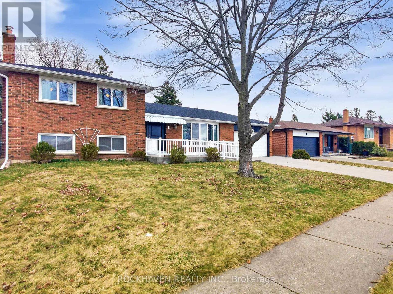 11 Meadowland Gate, Brampton, ON L6W 3N8