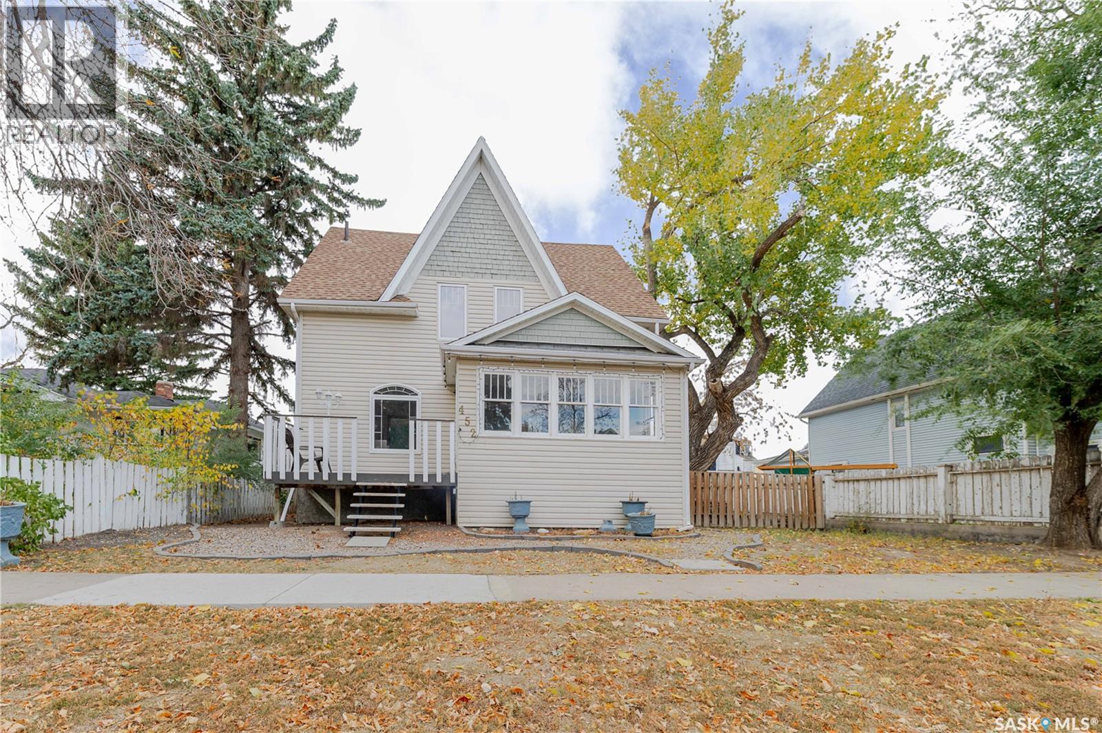 452 Stadacona St E, Moose Jaw, SK S6H 0J8