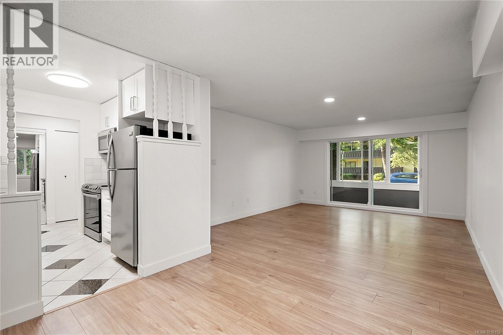 1124 Esquimalt Rd Unit 101 Rd, Esquimalt, BC V9A 3N4