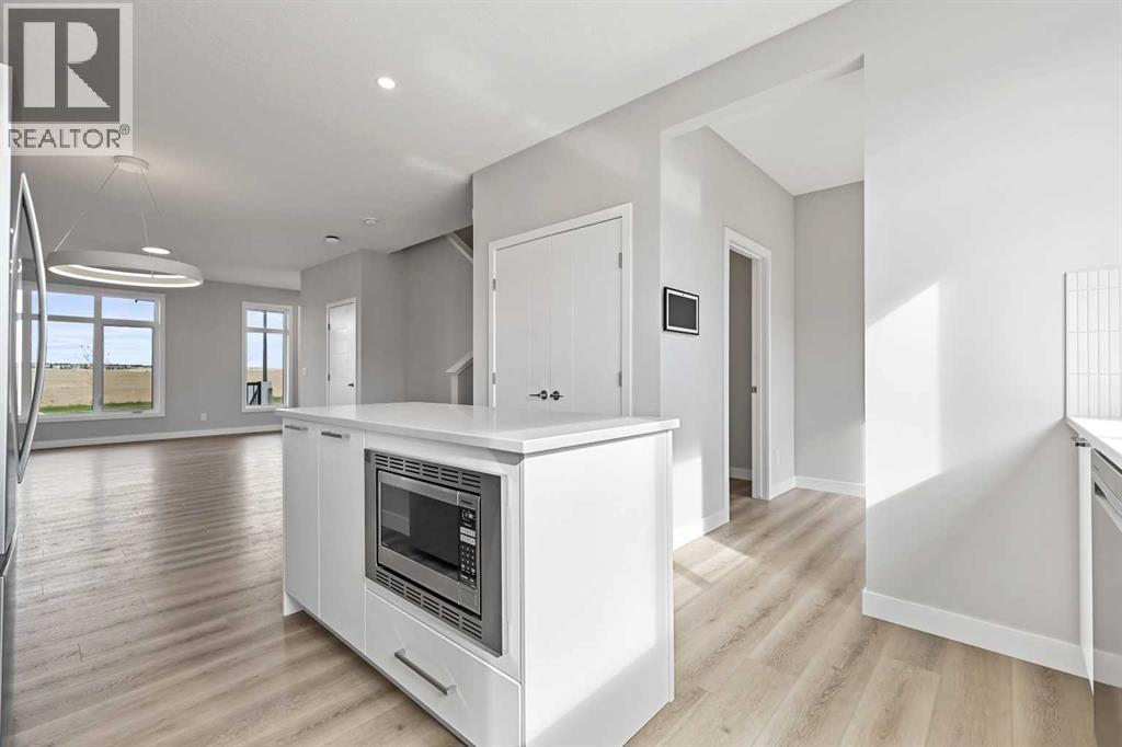 7019 Rangeview Ave SE, Calgary, AB T3S 0P9