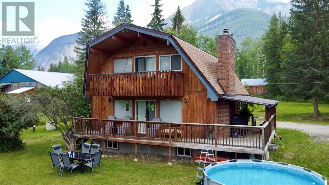 1871 Blaeberry Rd, Golden, BC V0A 1H0
