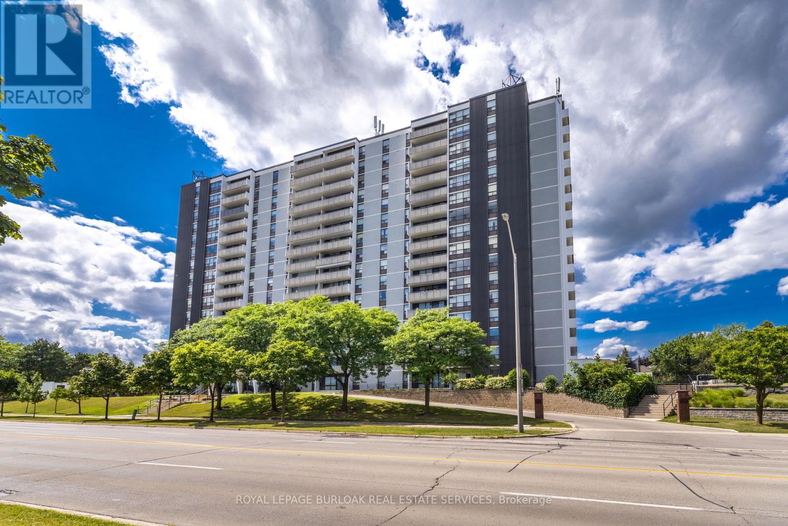 805 2055 Upper Middle Rd, Burlington, ON L7P 3P4