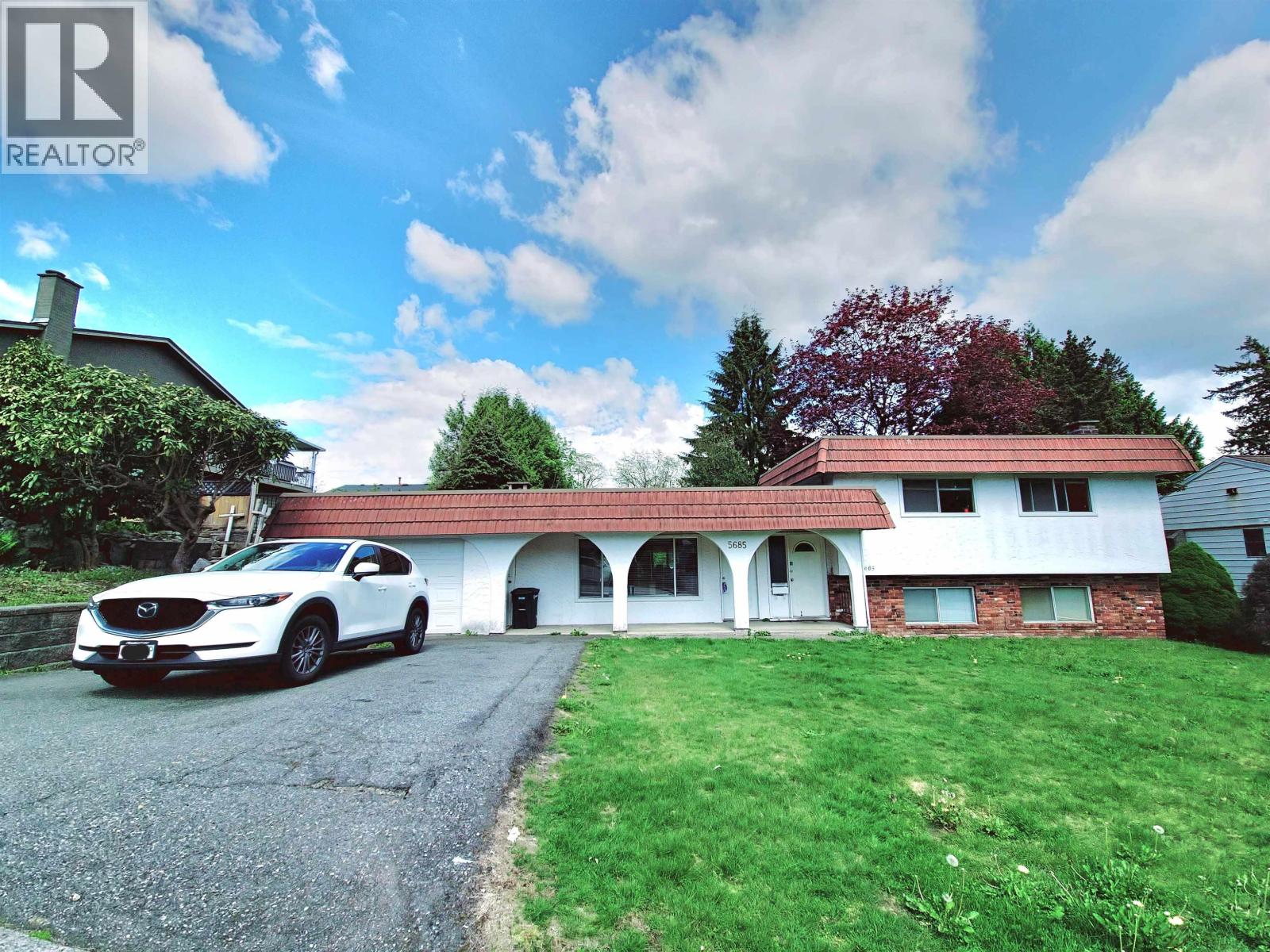 5685 Forest St, Burnaby, BC V5G 1X5