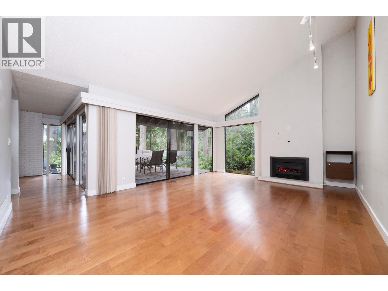 2889 Capilano Rd, North Vancouver, BC V7R 4H4