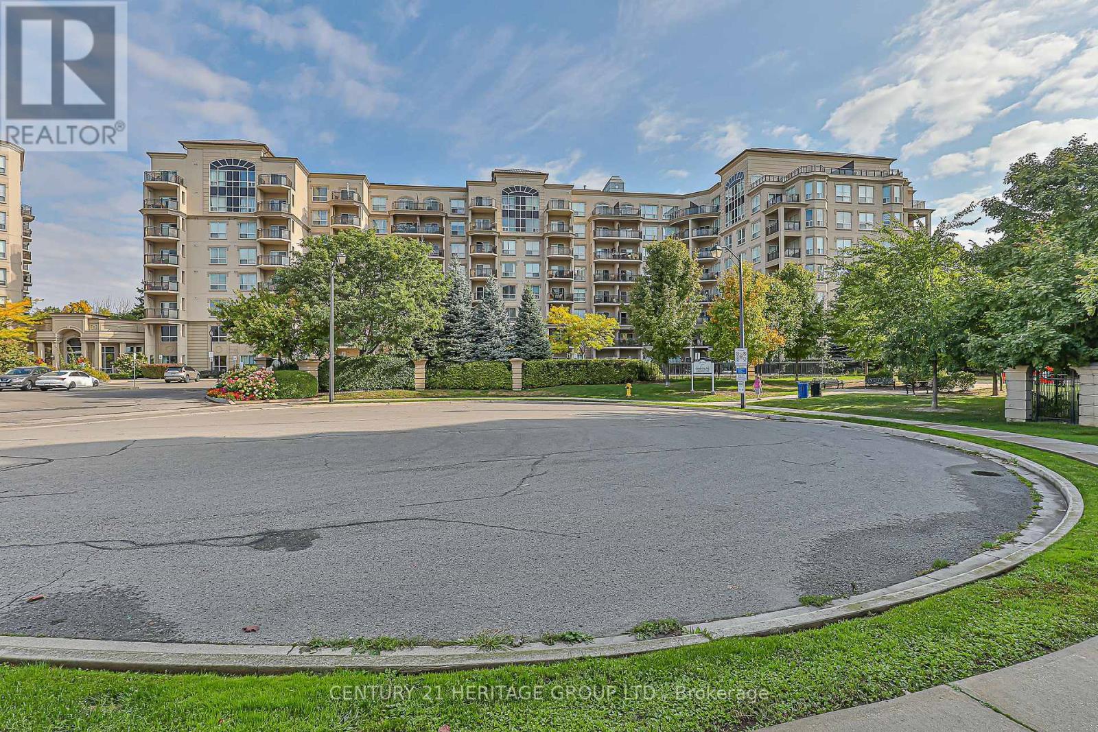 414 2 Maison Parc Ct, Vaughan, ON L4J 9K5