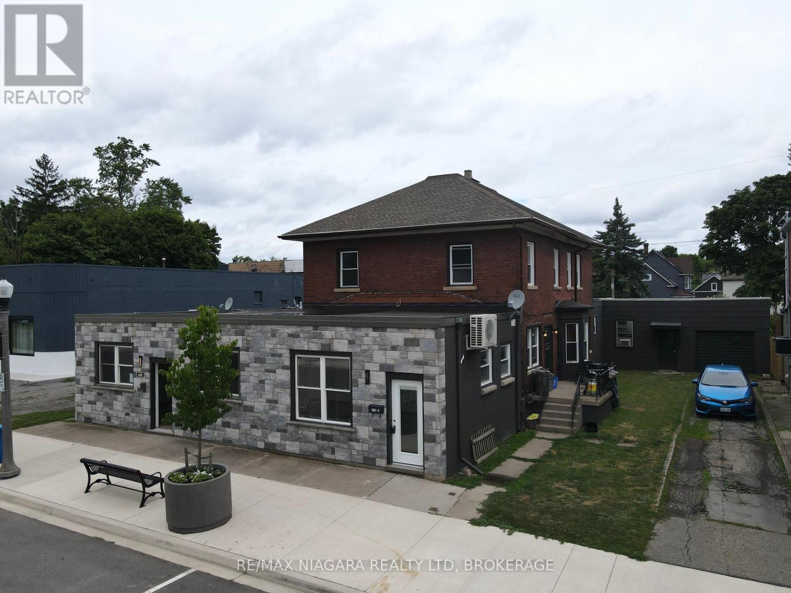 214 Jarvis St, Fort Erie, ON L2A 2S5