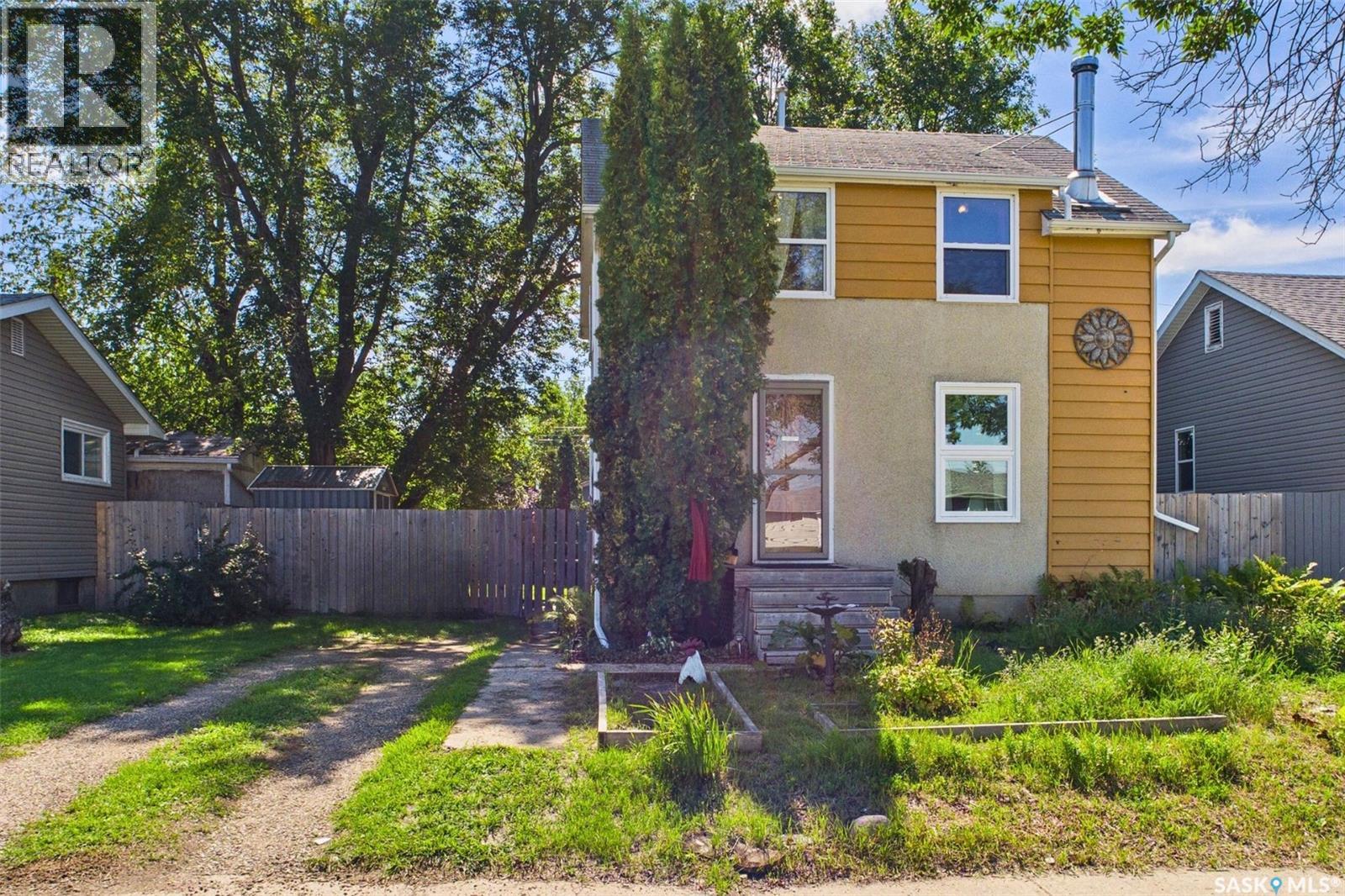 1951 15 Street West, Prince Albert, SK S6V 3V1