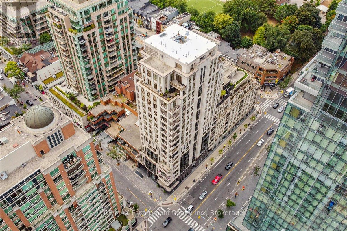 304 68 Yorkville Ave N, Toronto, ON M5R 3V7