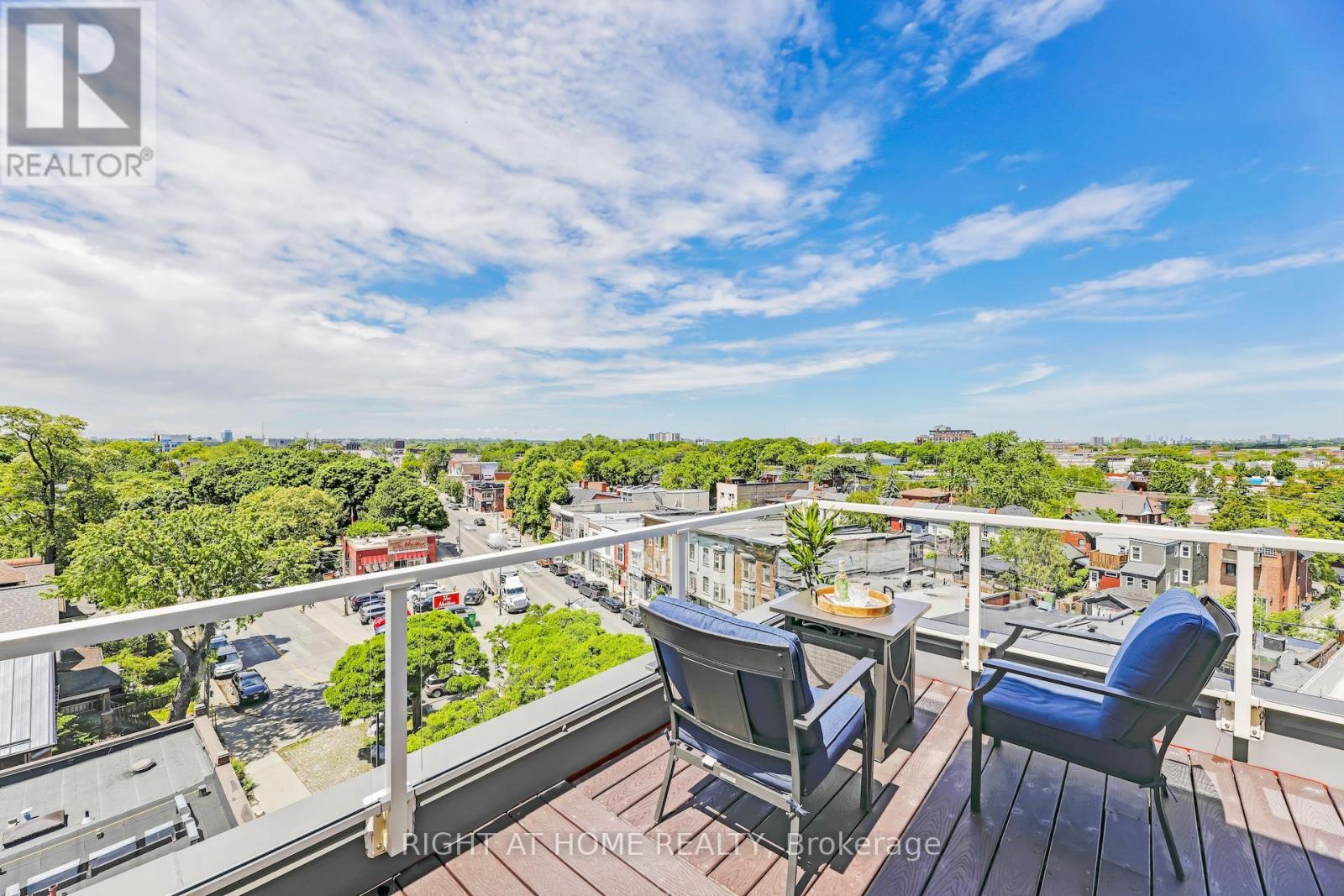 504 1 St Johns Rd, Toronto, ON M6P 1T7