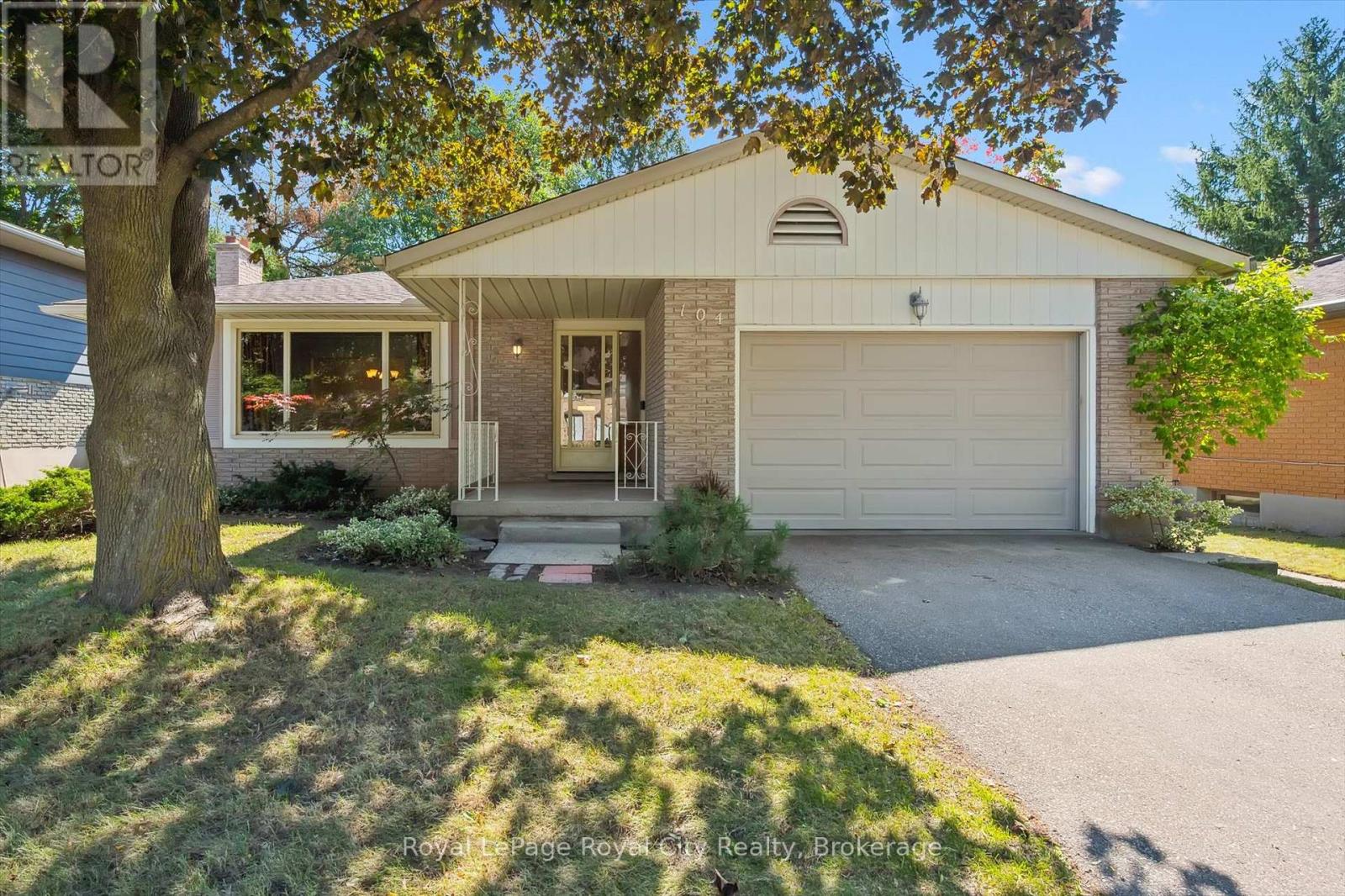 104 Harvard Rd, Guelph Kortright West, ON N1G 2Z2