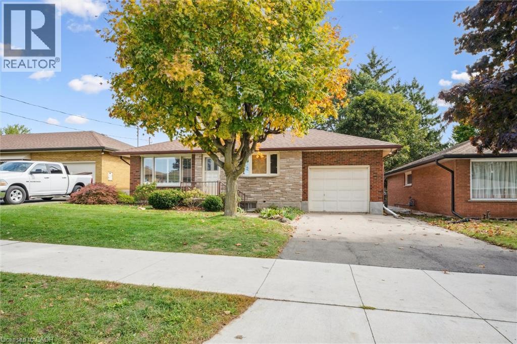 67 Traynor Ave, Kitchener, ON N2C 1W1
