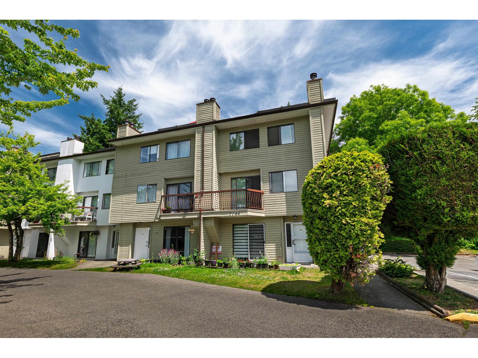 7144 133b Street Unit 210, Surrey, BC V3W 8A4