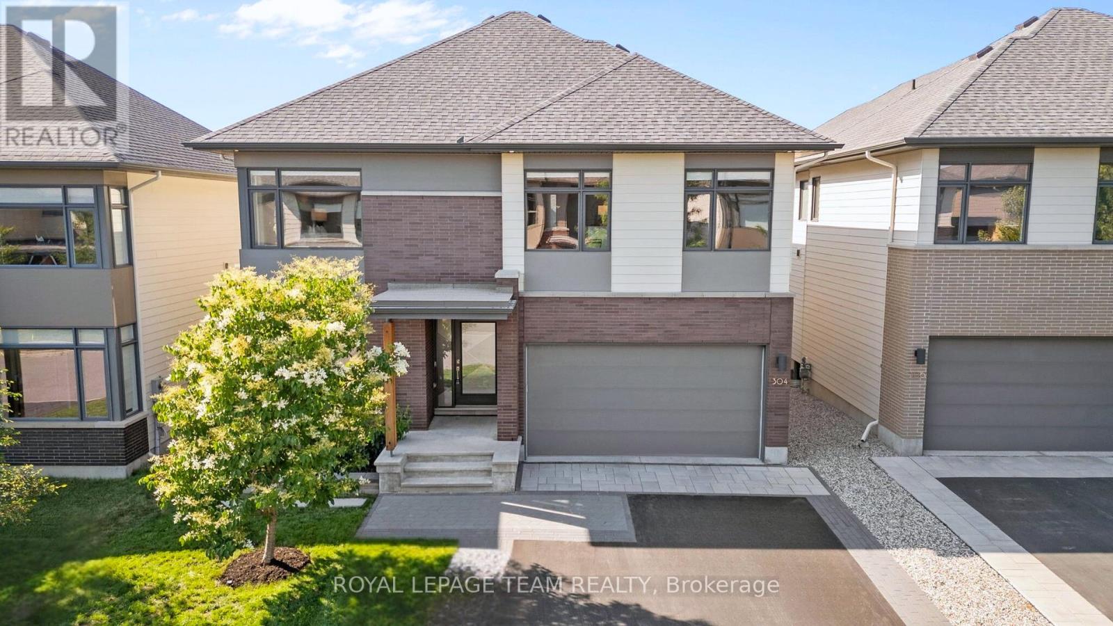 304 Long Acres St, Ottawa, ON K2M 0H1