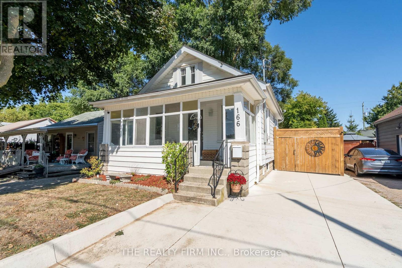 166 Giles St, London, ON N5Z 2W1