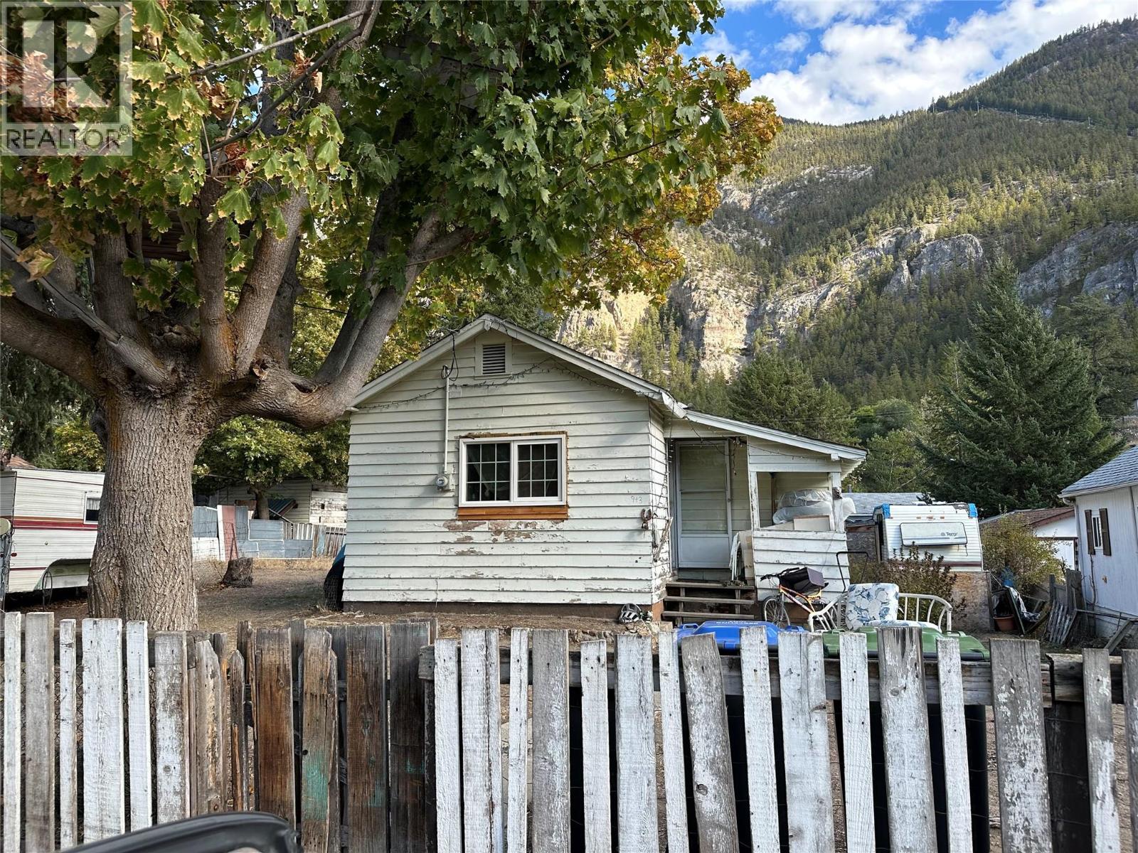 959 Cawston Ave, Hedley, BC V0K 1K0