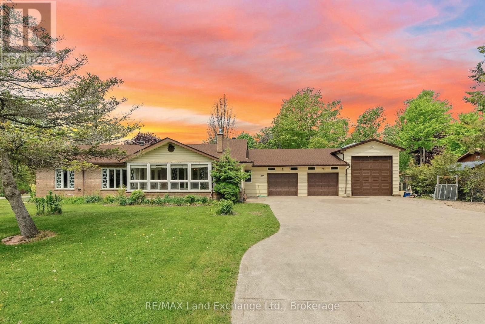 401 Winnebago Rd, Huron-Kinloss, ON N0G 2R0