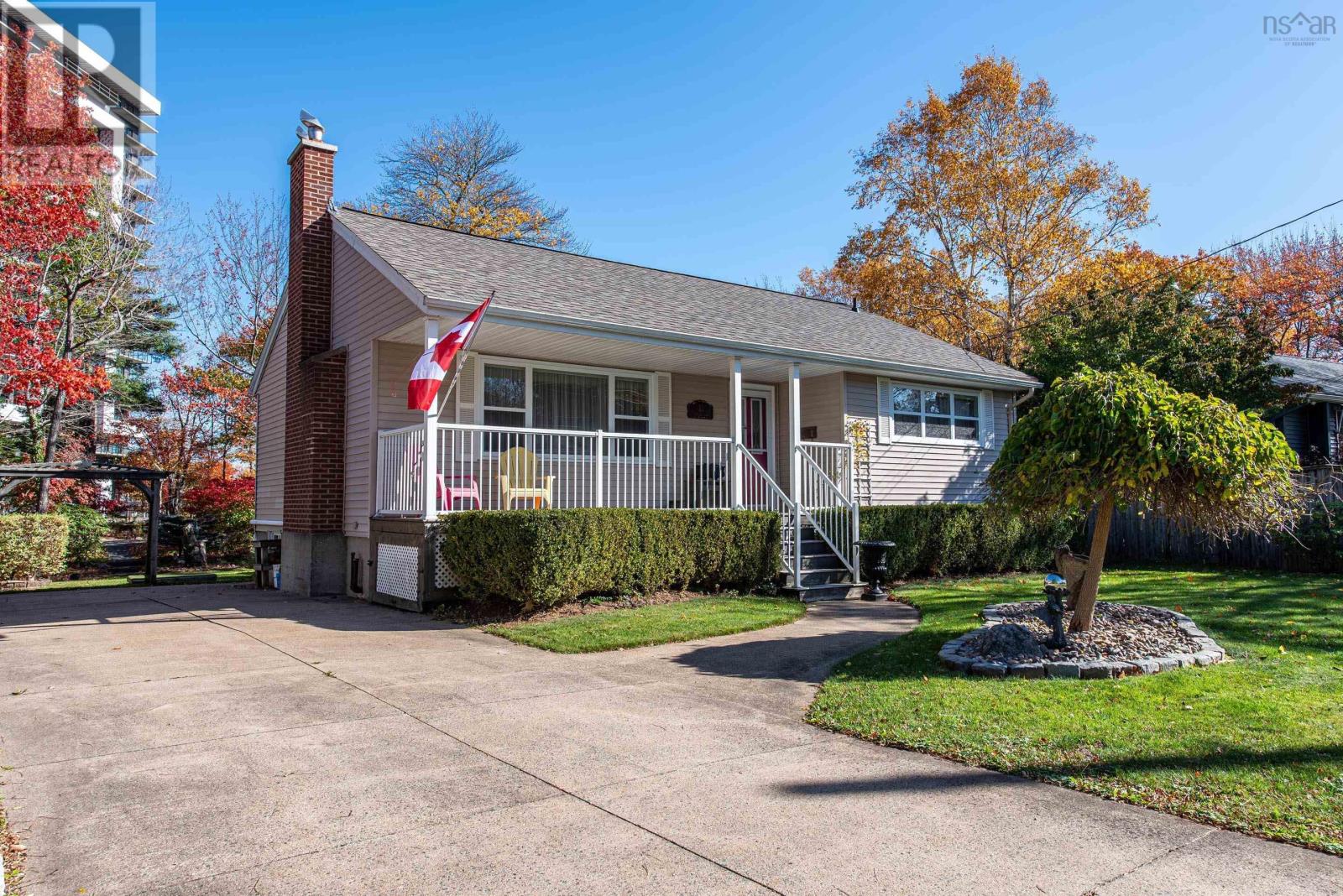 22 Douglas Cres, Halifax, NS B3M 3E3