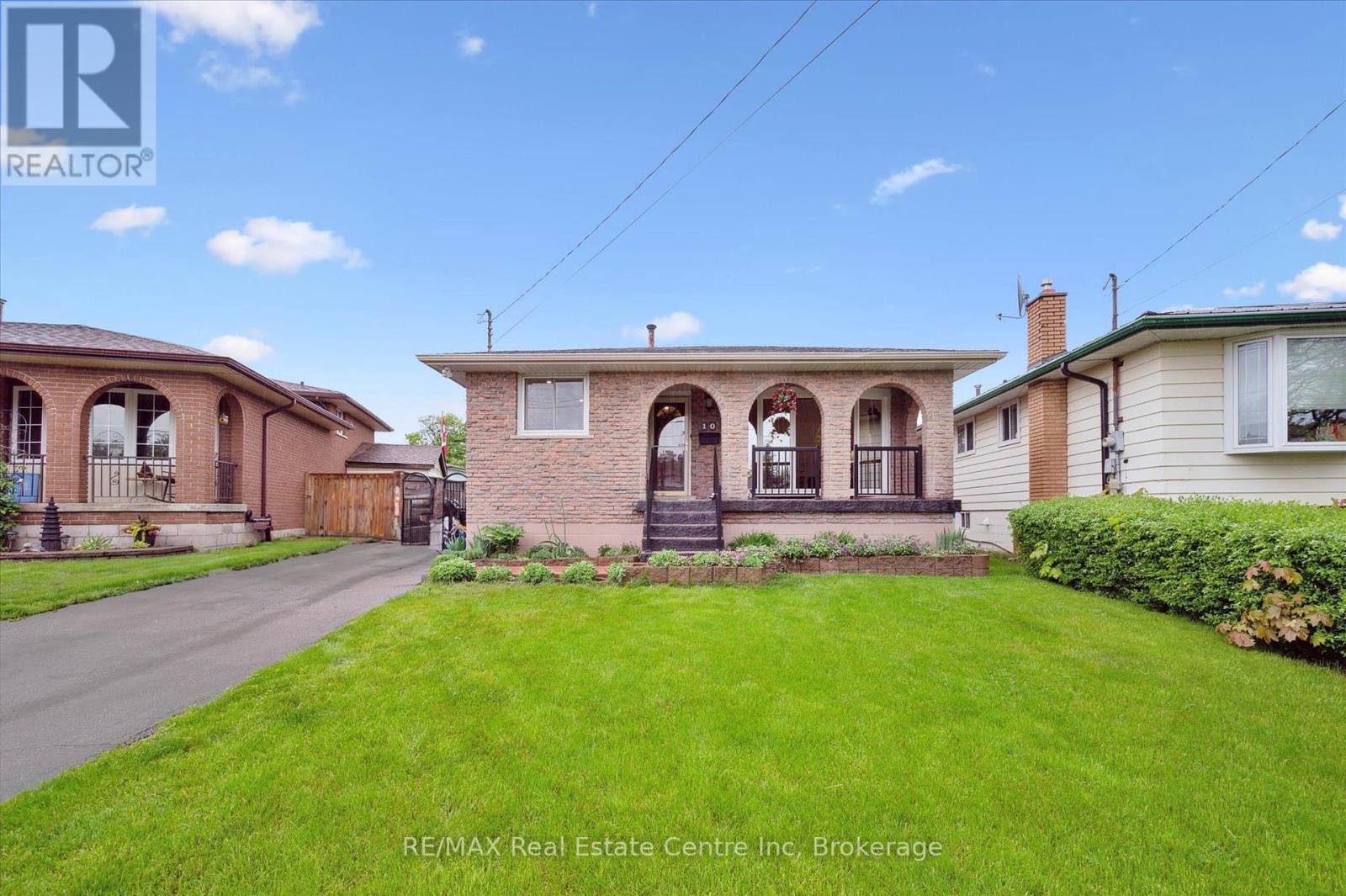 10 Villa Ct, Hamilton, ON L8W 1M2
