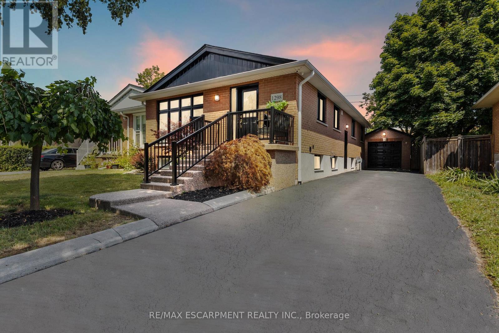 1298 Napier Cres, Oakville, ON L6H 2A4