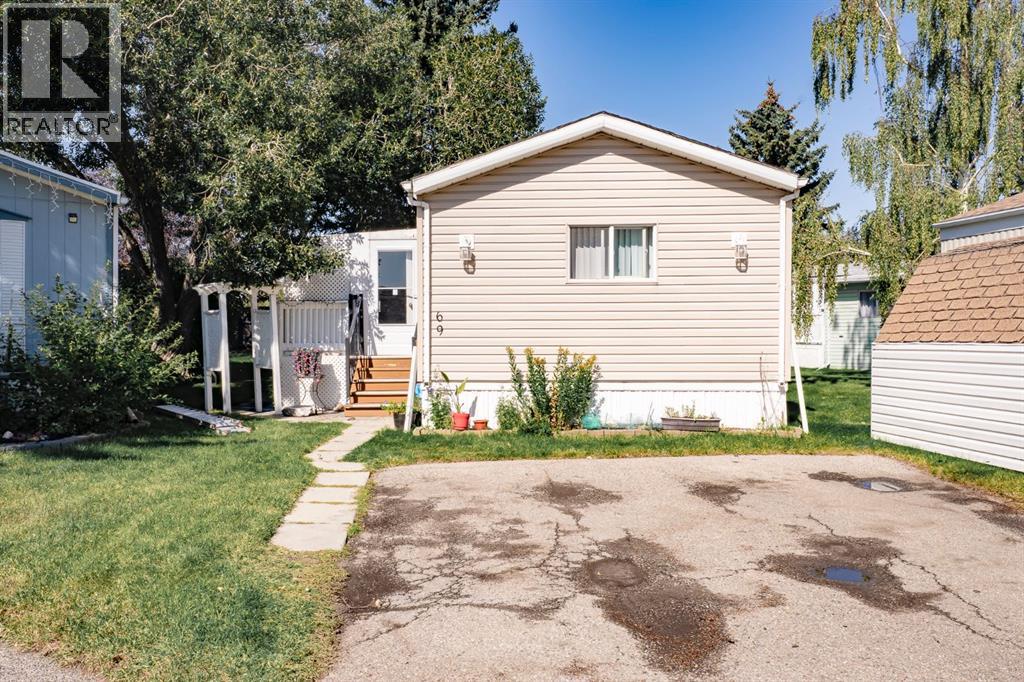69 Burroughs Pl NE, Calgary, AB T1Y 6K5