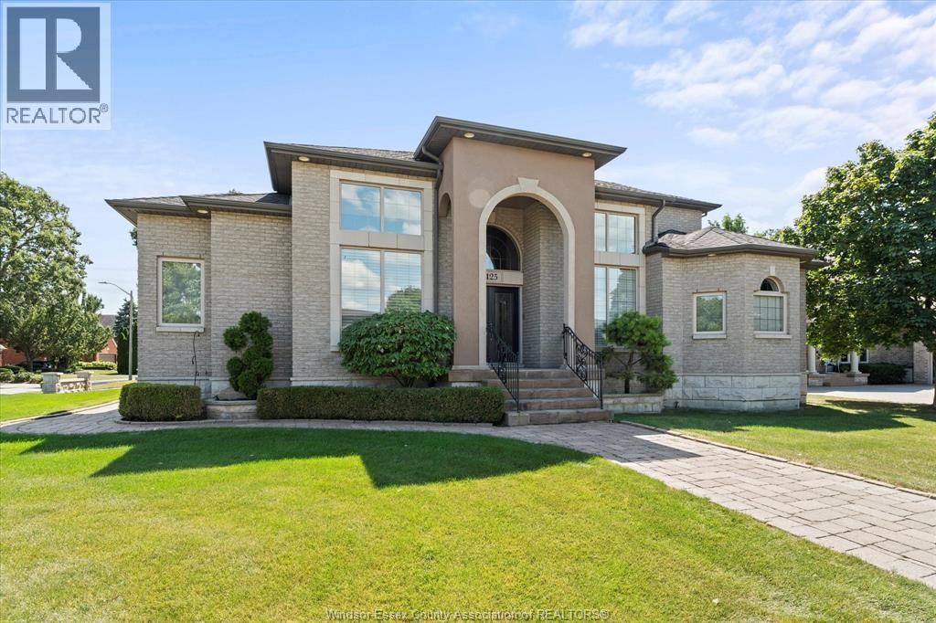 125 Links Dr, Amherstburg, ON N9V 3Z3
